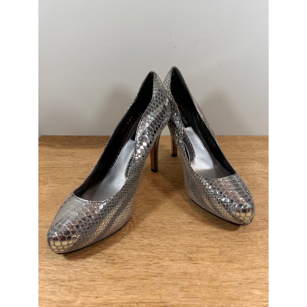 White House Black Market Silver Snakeskin Embossed Pointed Toe Pumps 9M